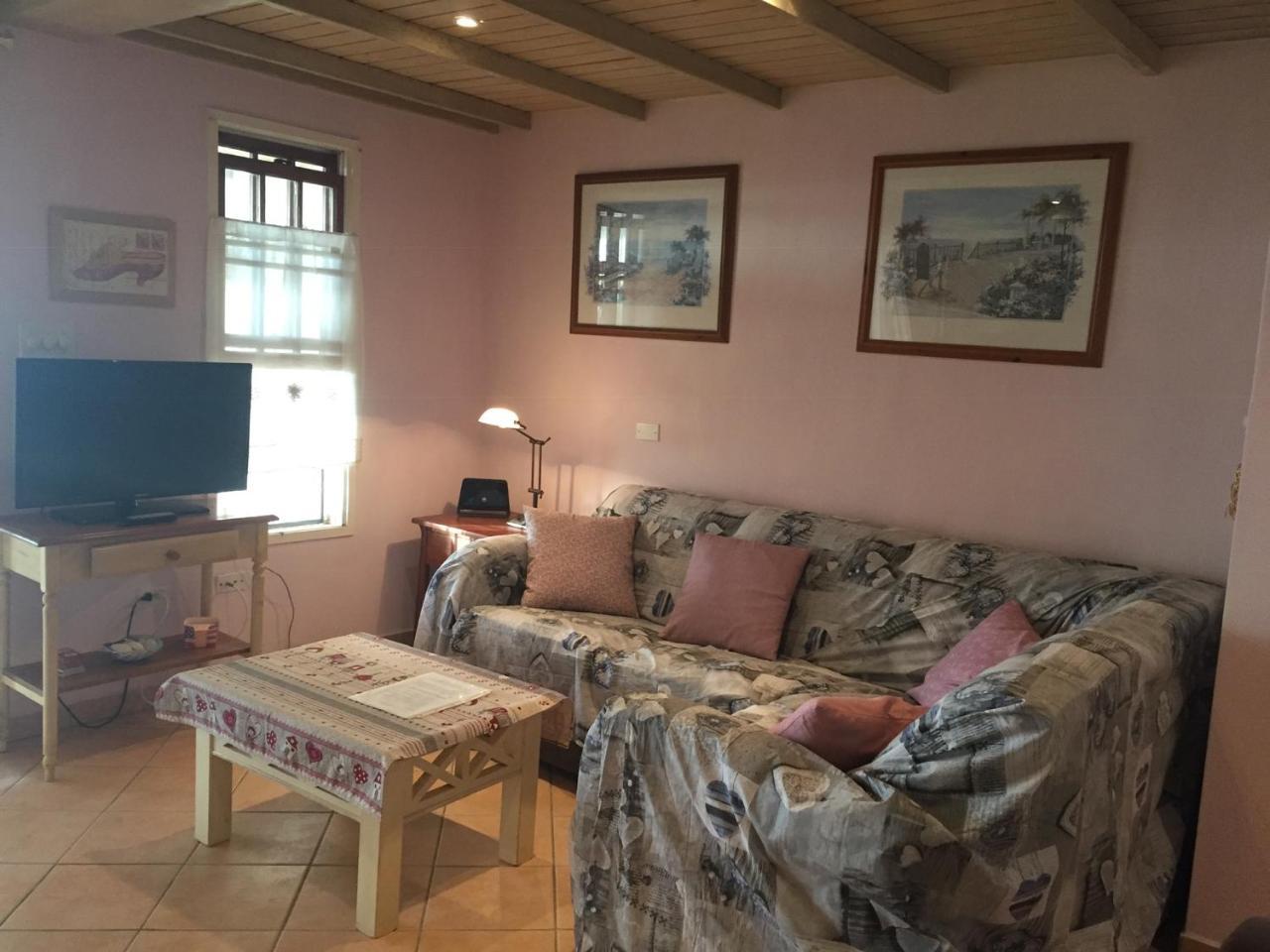 Vista Mare - Cozy Apartment With Beach At Walking Distance Dickenson Bay Exterior photo